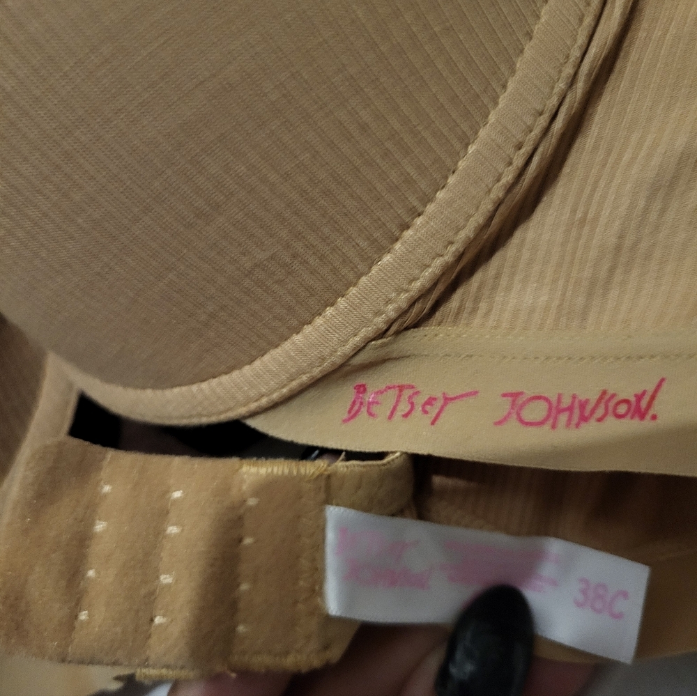 Betsey Johnson - Picture 7 of 12